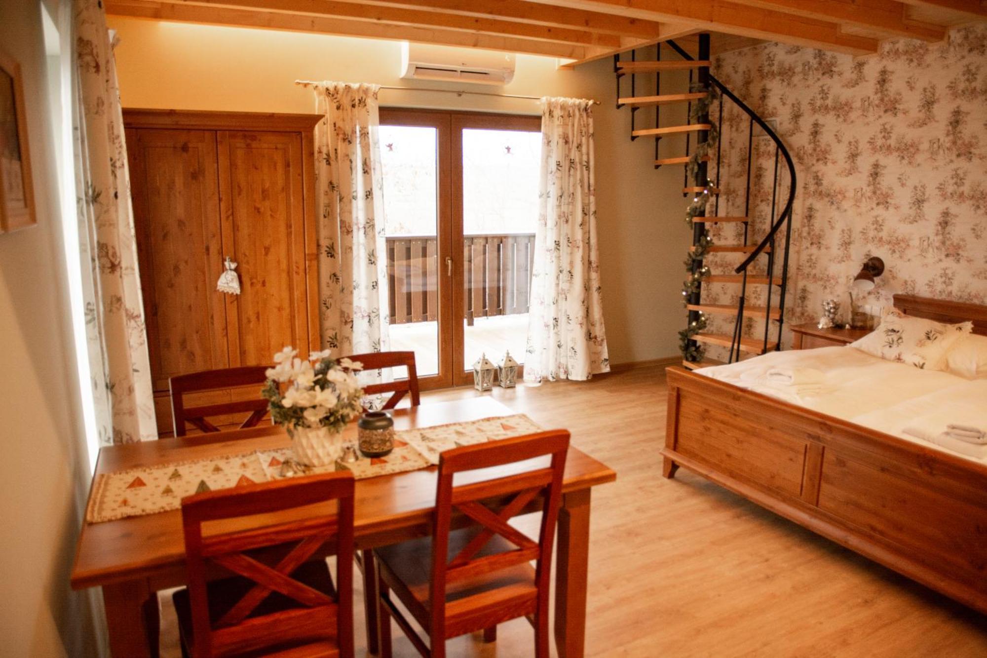 Vinarsky Penzion Andre Velke Pavlovice Ngoại thất bức ảnh